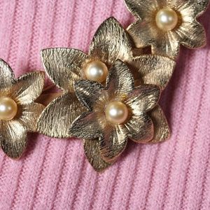 Sarah Coventry Flower Brooch Goldtone